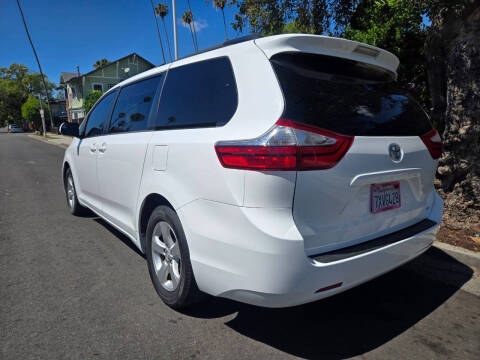 2017 Toyota Sienna LE 8-Passenger