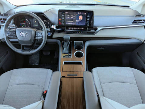 2023 Toyota Sienna LE 8-Passenger