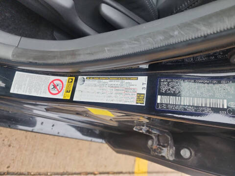 2014 Toyota Prius v Five