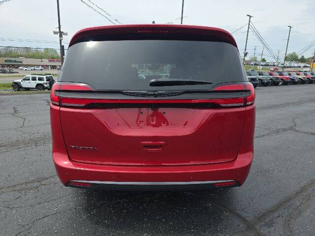 2026 Chrysler Pacifica Select