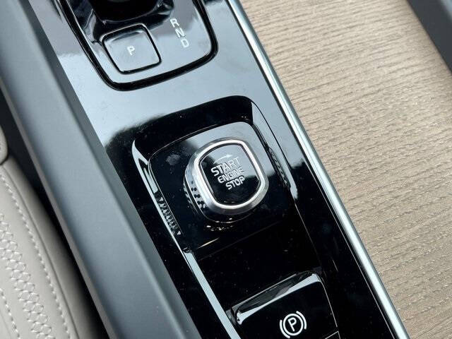 2026 Volvo XC60 T8 Plus