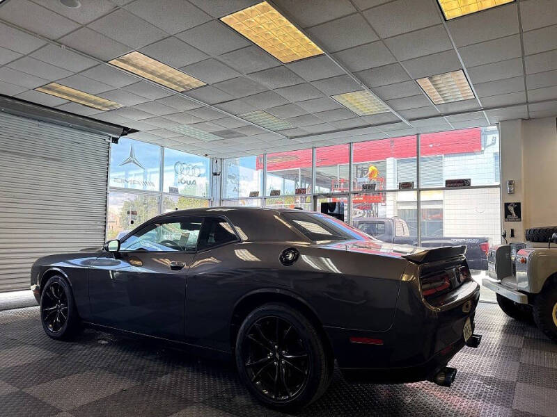 2017 Dodge Challenger SXT