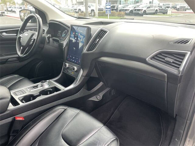 2022 Ford Edge Titanium