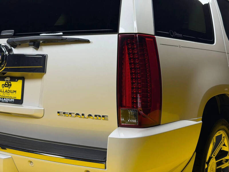 2012 Cadillac Escalade Platinum Edition