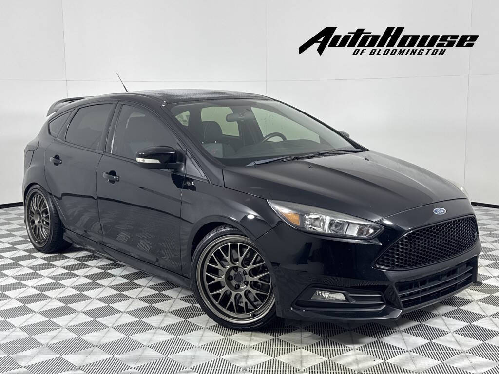 2017 Ford Focus ST 4dr Hatchback's photo
