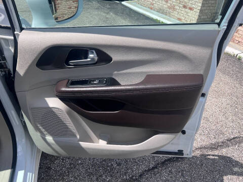 2017 Chrysler Pacifica Touring-L