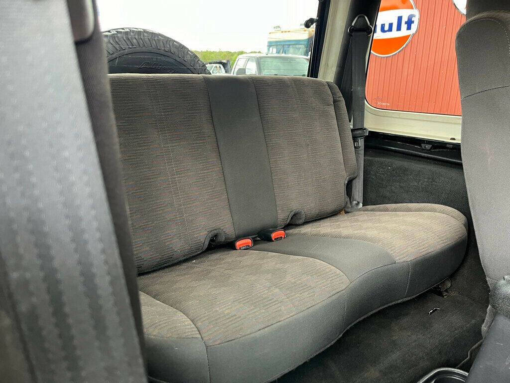2004 Jeep Wrangler 39