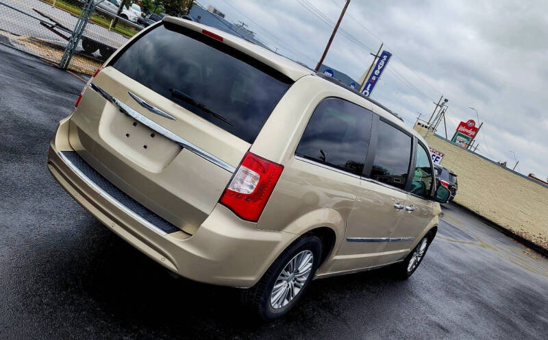 2014 Chrysler Town and Country Touring-L