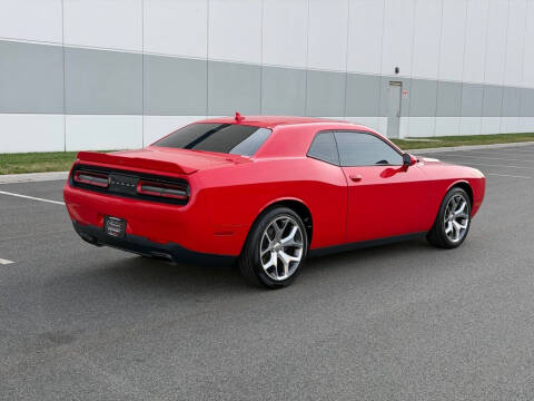 2016 Dodge Challenger SXT Plus