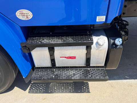 2017 Freightliner M2 106