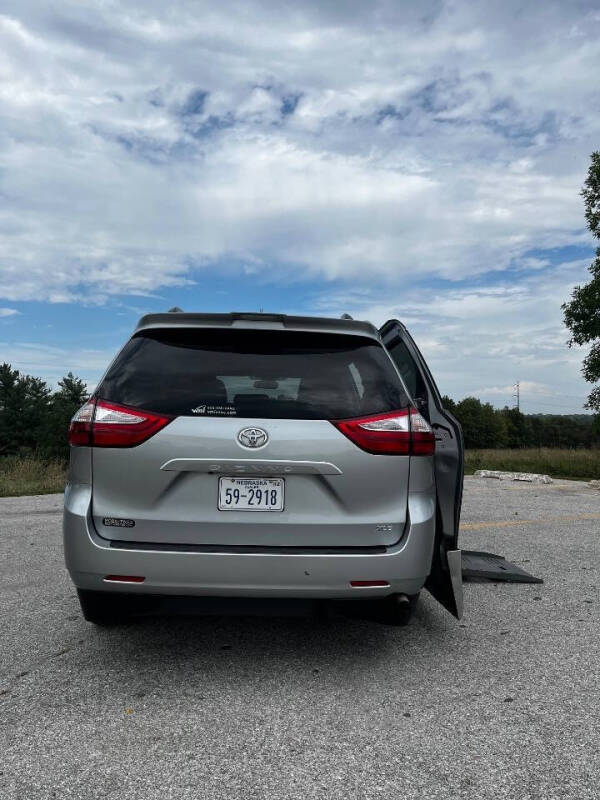 2019 Toyota Sienna XLE 8-Passenger