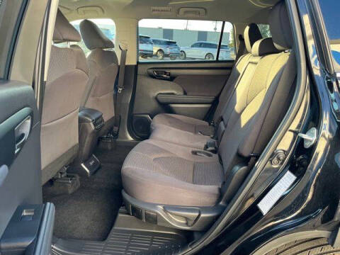 2024 Toyota Highlander LE