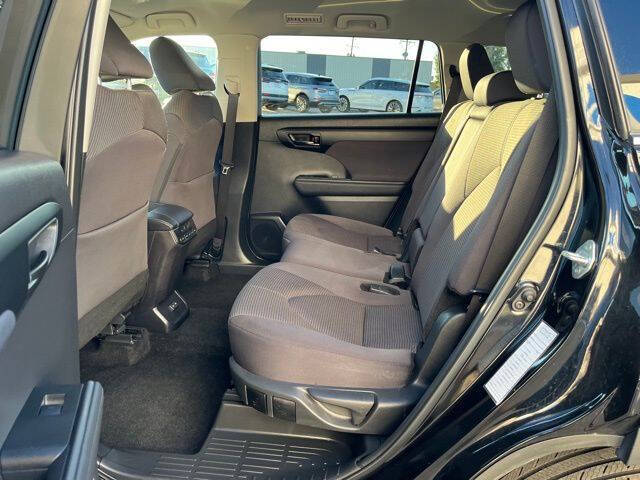 2024 Toyota Highlander LE