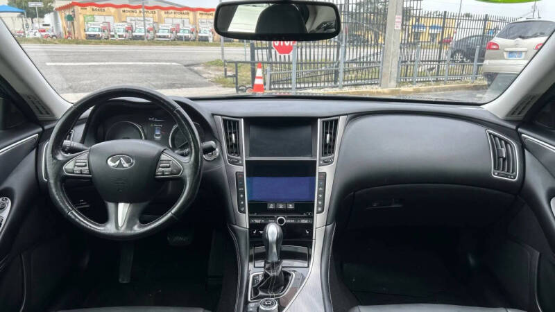 2015 Infiniti Q50 Premium