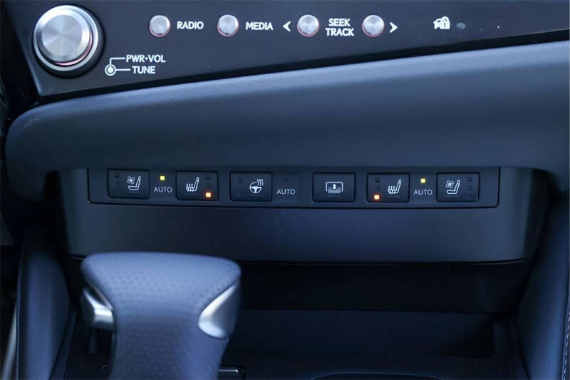 2025 Lexus ES 350 F SPORT Handling