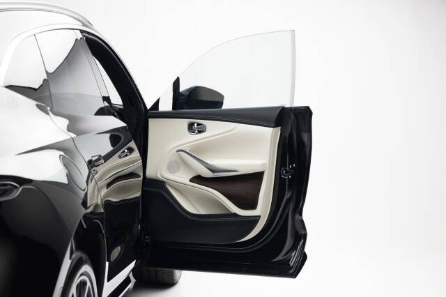 2021 Aston Martin DBX