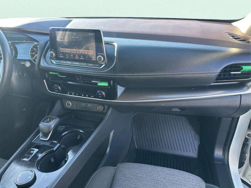 2022 Nissan Rogue SV