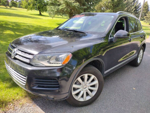 2011 Volkswagen Touareg for sale at BELOW BOOK AUTO SALES in Idaho Falls ID