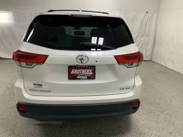 2018 Toyota Highlander LE