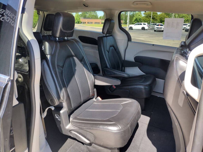 2023 Chrysler Pacifica Touring L
