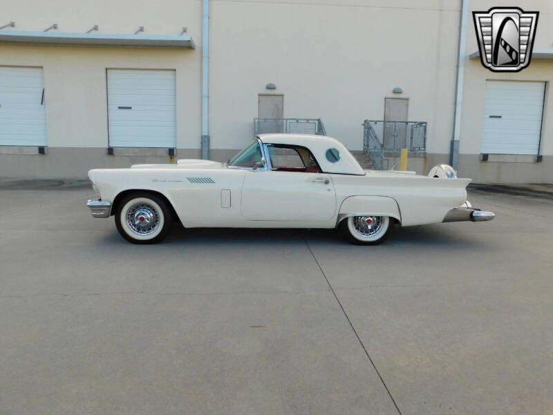 1957 Ford Thunderbird