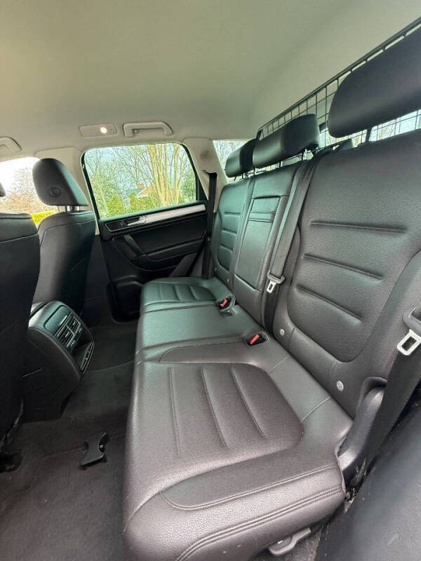 2016 Volkswagen Touareg VR6 Lux