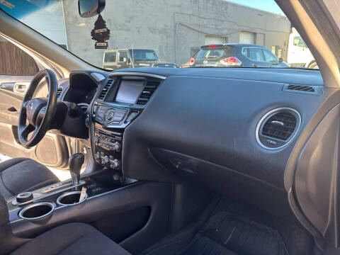 2016 Nissan Pathfinder SV