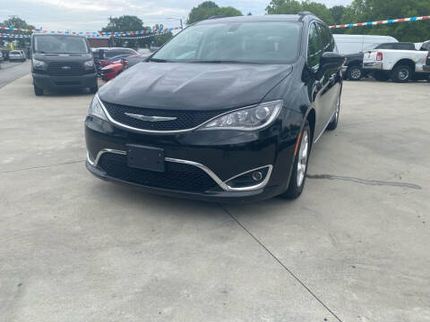 2017 Chrysler Pacifica for sale at Carolina Direct Auto Sales in Mocksville NC