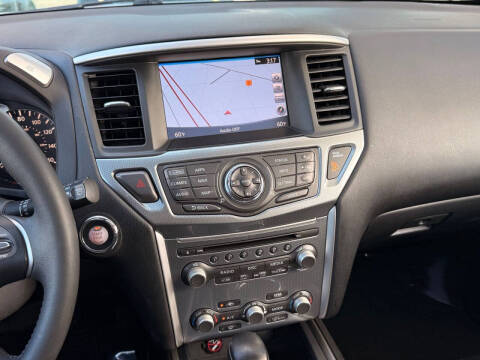 2017 Nissan Pathfinder SL
