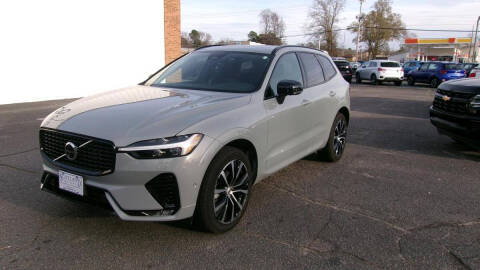2025 Volvo XC60 B5 Plus Dark Theme