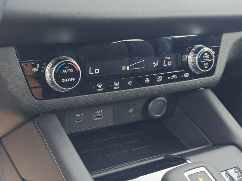 2025 Mitsubishi Outlander PHEV SE