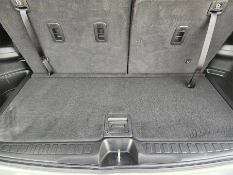 2021 Honda Pilot Touring w/Rear Captain's Chairs