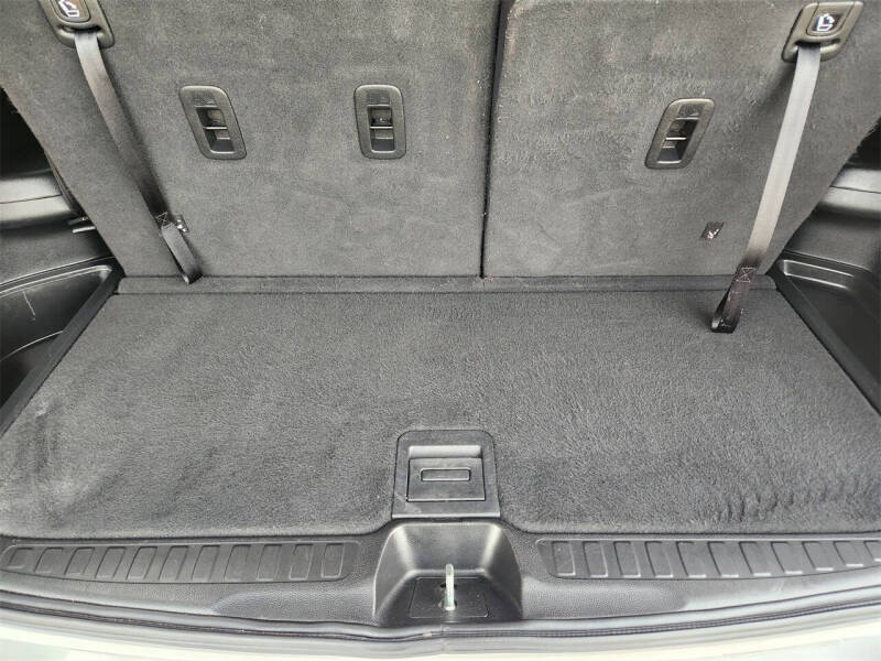 2021 Honda Pilot Touring w/Rear Captain's Chairs