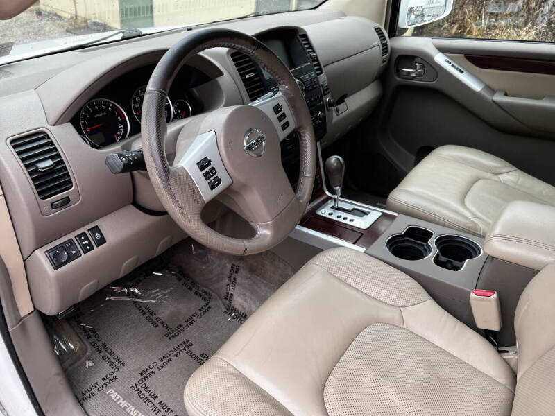 2010 Nissan Pathfinder LE