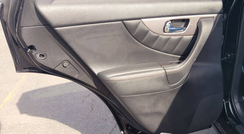 2017 Infiniti QX70
