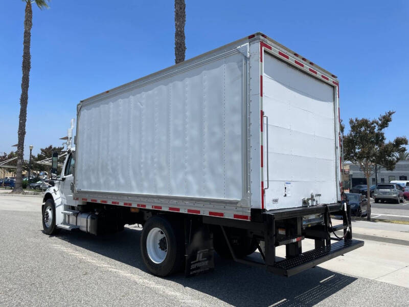 2015 Freightliner M2 106