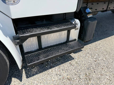 2017 Freightliner M2 106