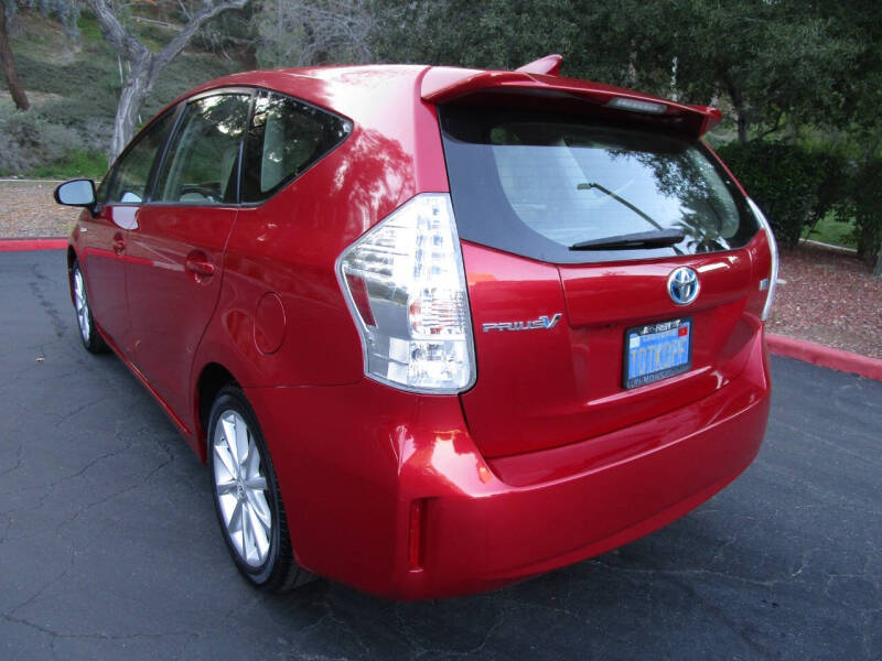 2014 Toyota Prius v Three