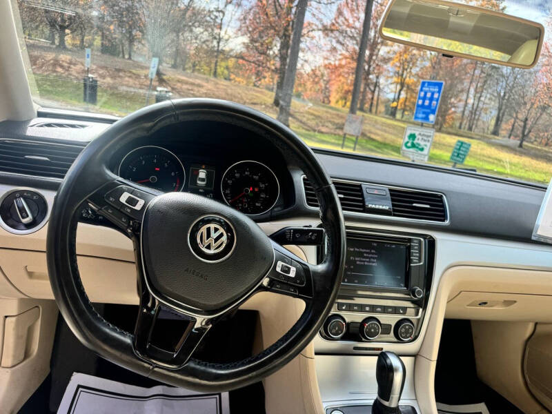 2019 Volkswagen Passat Wolfsburg Edition photo 2