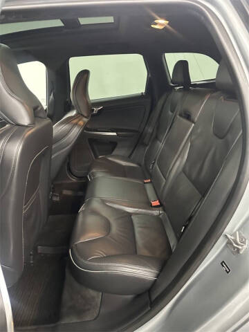 2017 Volvo XC60 T6 R-Design