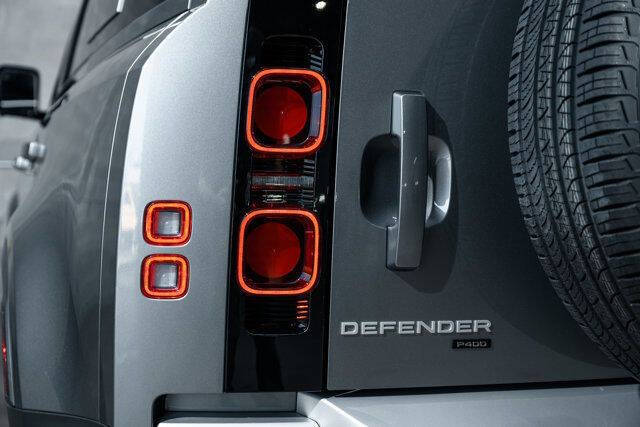 2022 Land Rover Defender 110 SE