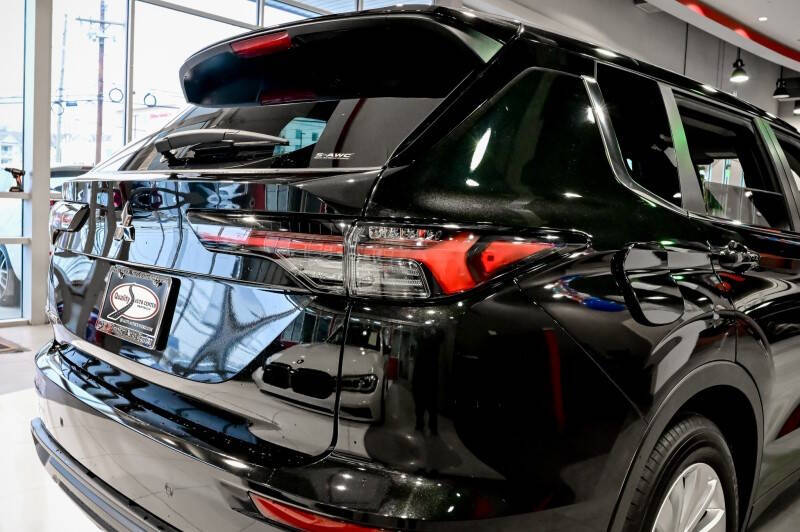2025 Mitsubishi Outlander ES