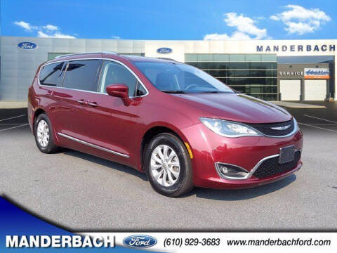 2018 Chrysler Pacifica for sale at Capital Group Auto Sales & Leasing in Freeport NY