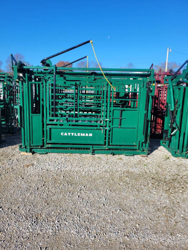 2024 Cattleman Manual w/Rebar Floor for sale at Rod's Auto Farm & Ranch in Houston MO