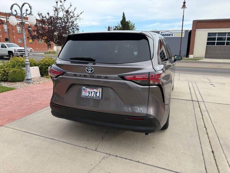 2021 Toyota Sienna LE 8-Passenger