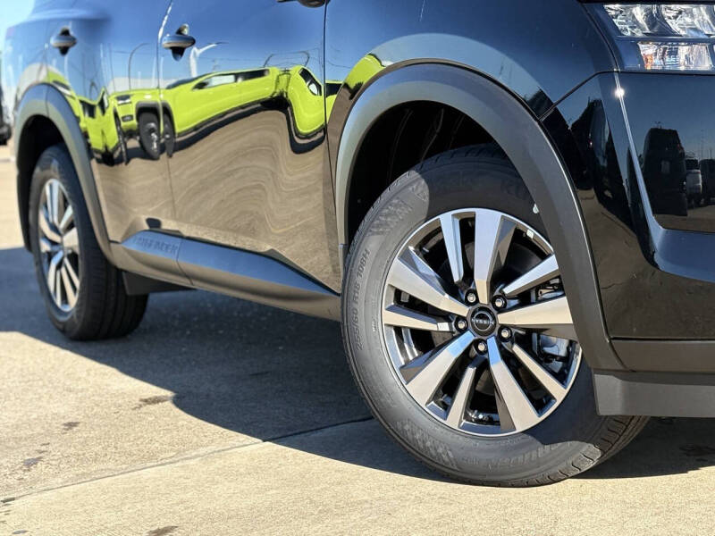 2025 Nissan Pathfinder SL