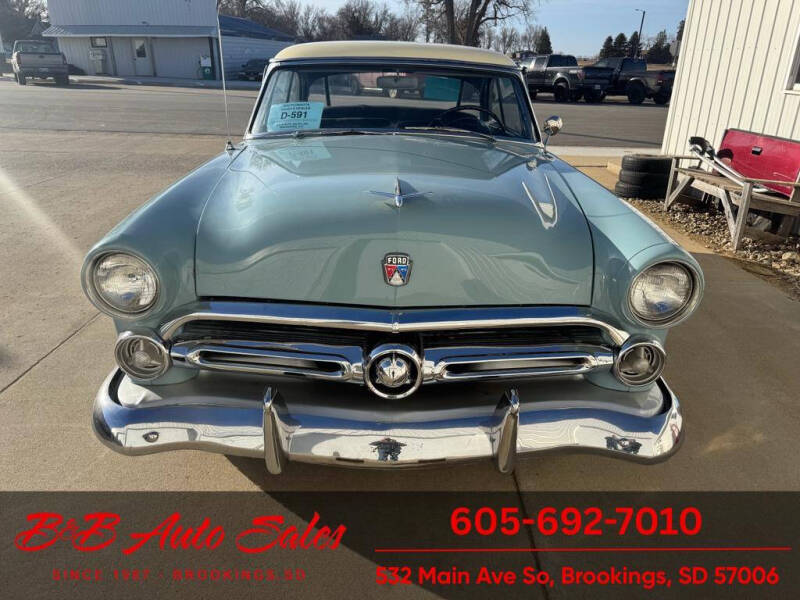 1952 Ford Crestline