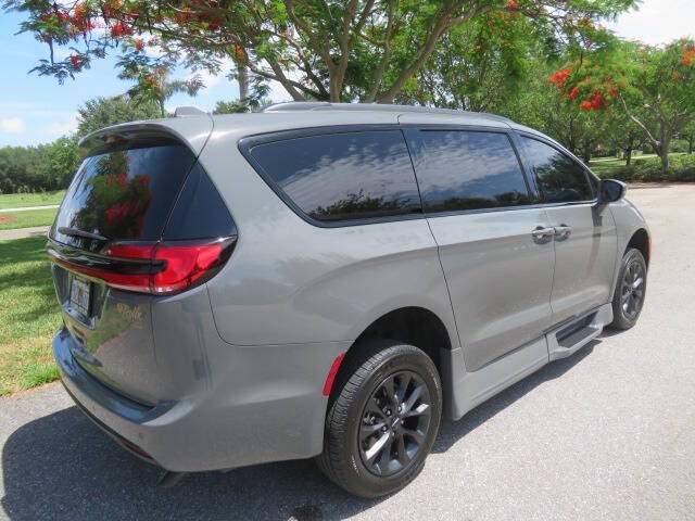2021 Chrysler Pacifica Touring