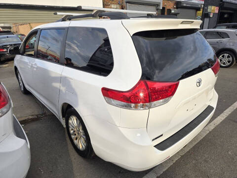 2012 Toyota Sienna XLE 8-Passenger