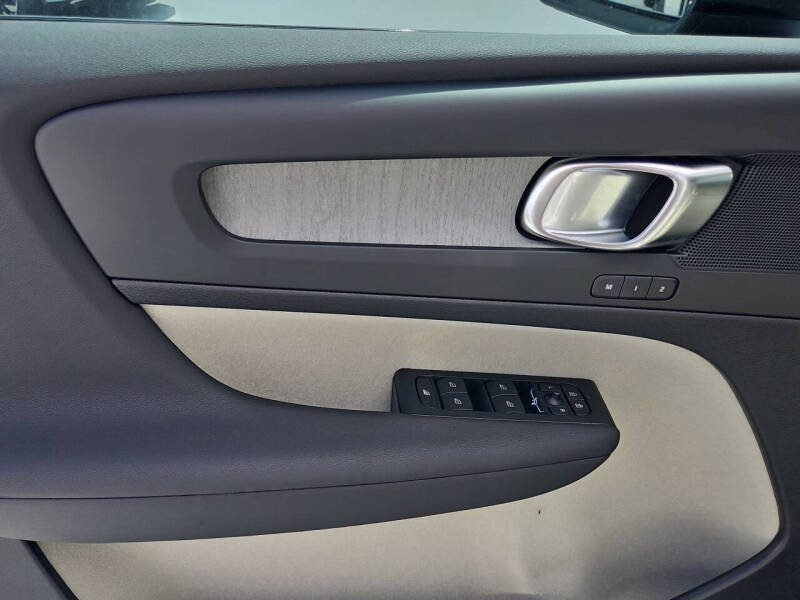 2026 Volvo XC40 B4 Plus